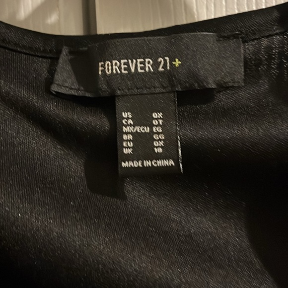 ✨Shine Bright! Forever 21 Black Sequin Wrap Party Dress - Size 0X - Long Sleeve - Picture 8 of 10